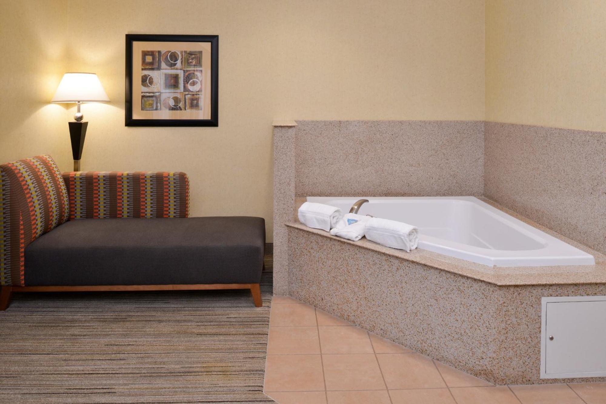 Holiday Inn Express & Suites Nampa - Idaho Center By Ihg מראה חיצוני תמונה